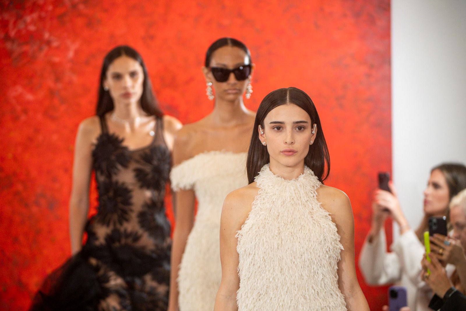 No momento, você está visualizando Livia Nunes desfila pela primeira vez na SPFW para Glória Coelho