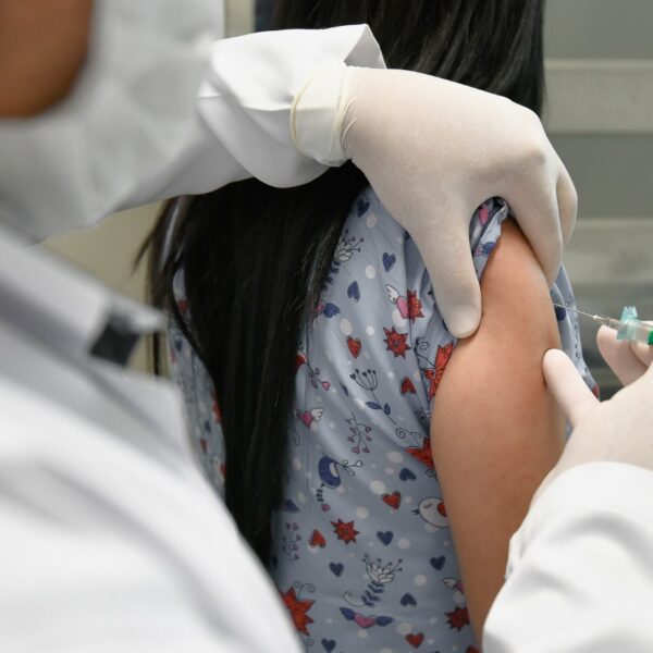 <em>Saúde estadual alerta: vacinas evitam internações e mortes</em>