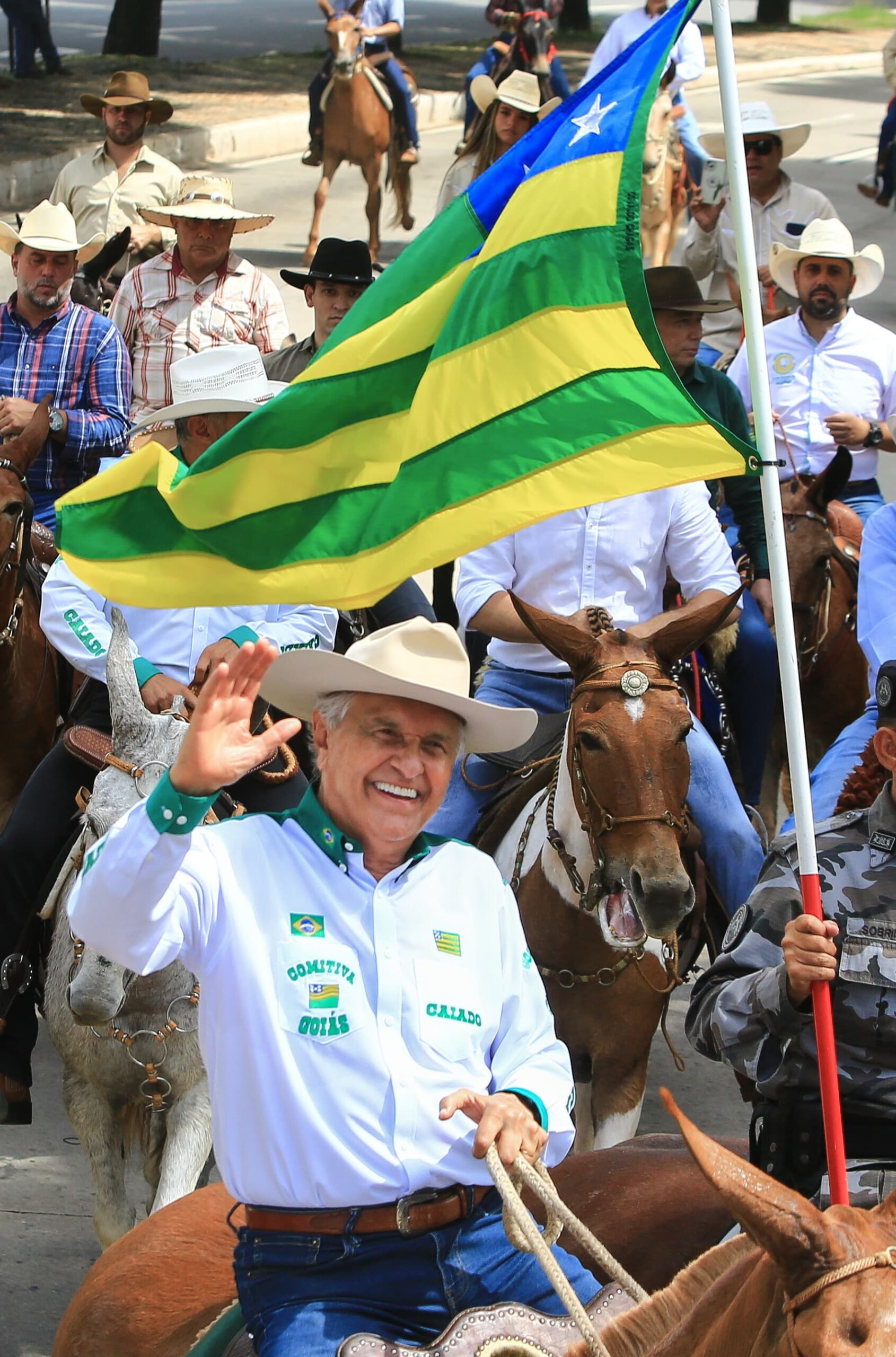 No momento, você está visualizando <em>Caiado valoriza tradição e participa de desfile de muladeiros em Goiânia</em>