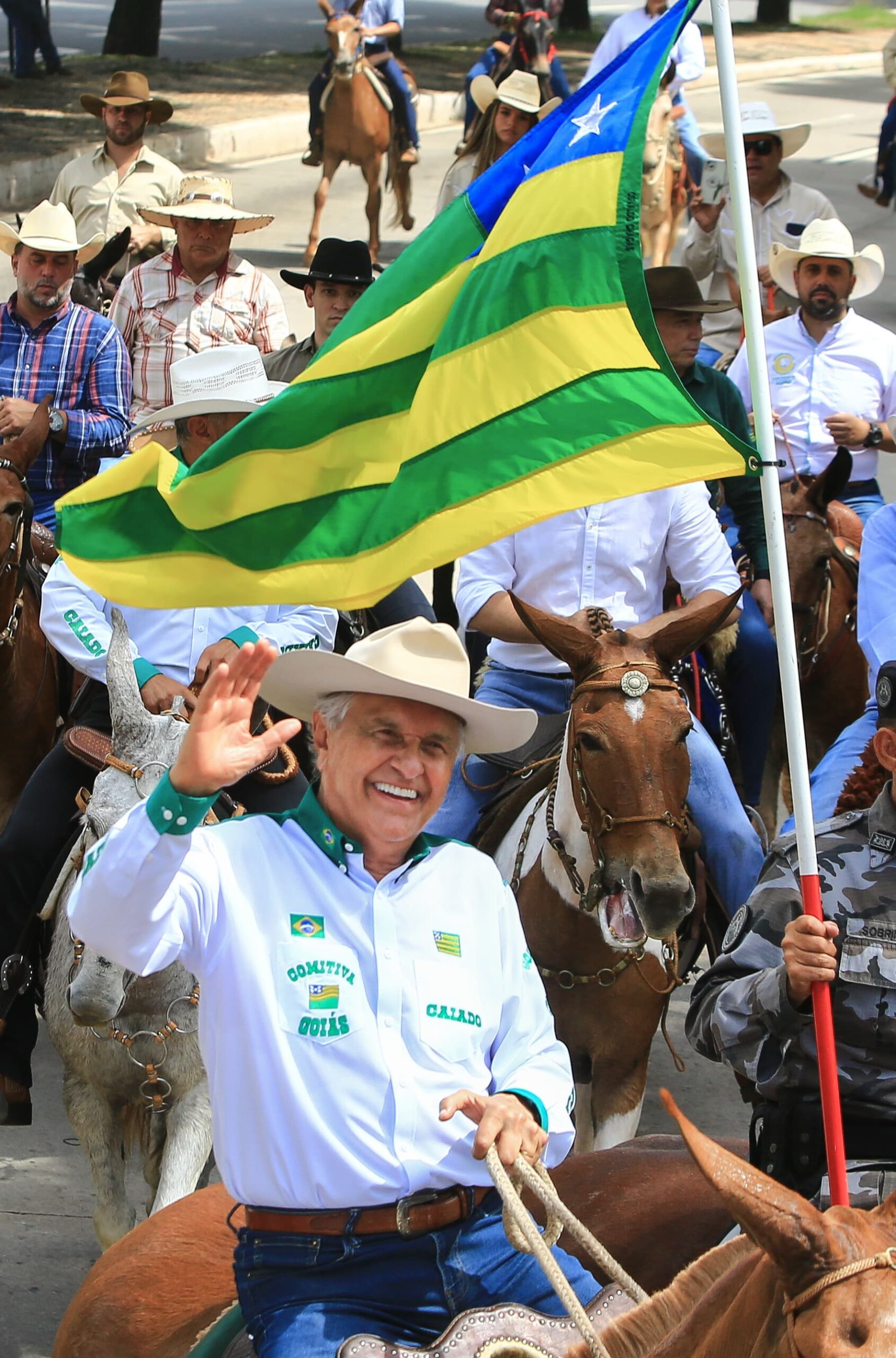 Você está visualizando atualmente <em>Caiado valoriza tradição e participa de desfile de muladeiros em Goiânia</em>