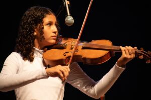 Leia mais sobre o artigo <em>Mais de 100 alunos das Orquestras do Basileu França apresentam ‘O Concerto de Outono’</em>