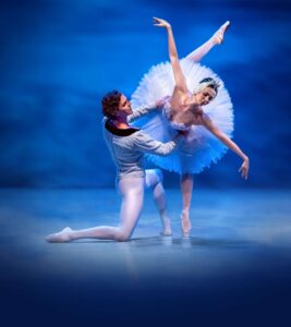 Leia mais sobre o artigo Sucesso mundial, companhia de balé clássico de St. Petersburg traz a Goiânia “O Lago Dos Cisnes”
