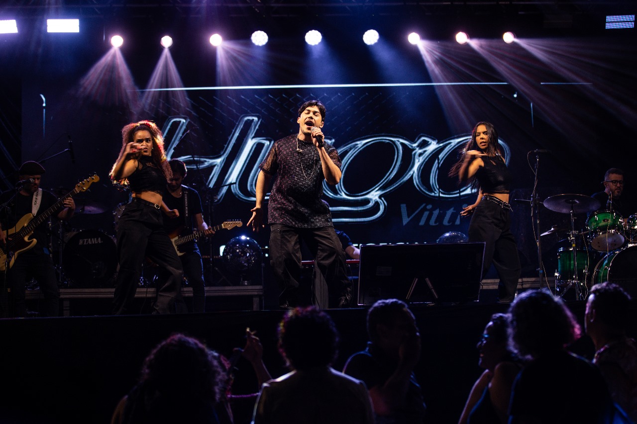 No momento, você está visualizando Cantor Hugo Vitti fará show para lançamento de releitura da música “Certas Coisas”, de Lulu Santos e Nelson Motta