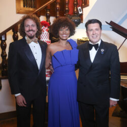 André Ramos recebe celebridades, políticos e a sociedade carioca em festão de aniversário black tie para 300 convidados no Rio