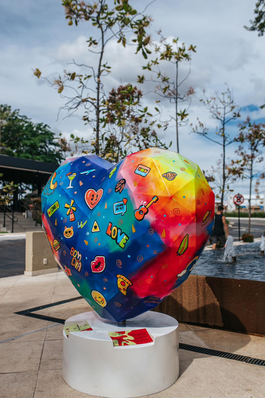 No momento, você está visualizando Flamboyant Shopping Celebra Mês do Amor com Exposição de Esculturas