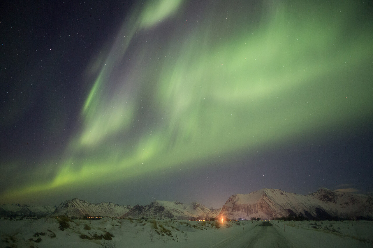 No momento, você está visualizando Para os fascinados pelas maravilhas da natureza, a caça à aurora boreal no arquipélago das Ilhas Lofoten, na Noruega, promete aventuras inesquecíveis
