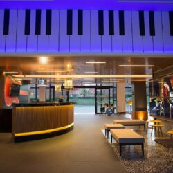 Ibis Styles Taubaté inaugura andar temático inspirado na Bossa Nova