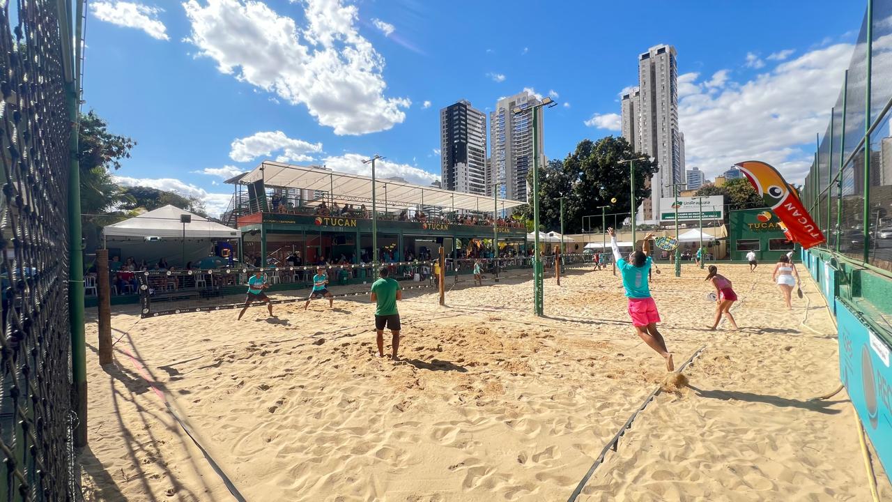 No momento, você está visualizando Cresce o número de quadras de Beach Tennis em Goiás, segundo pesquisa; mercado imobiliário tem reagido a procura