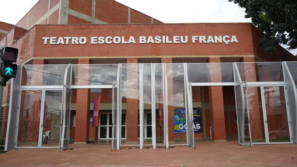 No momento, você está visualizando Basileu França lança edital com 377 vagas para cursos gratuitos de Artes Visuais
