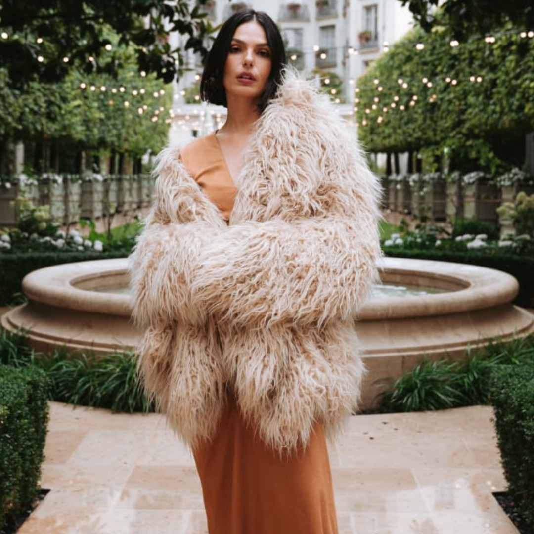 No momento, você está visualizando PFW: Isis Valverde, Isabelli Fontana e Silvia Braz conferem coleção de Spring 25 de Alexandre Birman em Paris