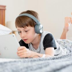 Uso de fones de ouvido aumenta o risco de perda auditiva