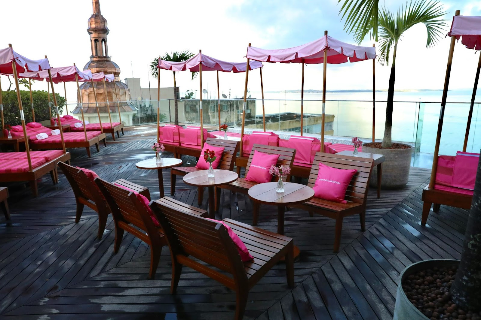 No momento, você está visualizando Carolina Herrera e Fera Palace Hotel celebram o Verão de Salvador com parceria inédita