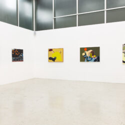 No sábado, 22 de fevereiro, às 11h, a AM Galeria recebe a pintora Marinalva Rosa junto aos curadores Rodrigo Naves e Gabriel San Martin para uma conversa sobre a exposição “Porta da saída”, individual da artista na sede de São Paulo da galeria.