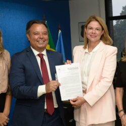 Governo de Goiás firma parceria inédita com a Polícia Federal para atendimento a imigrantes