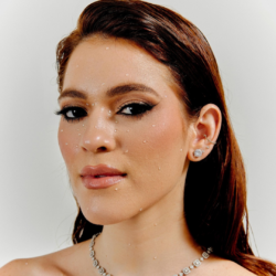 Ana Clara arrasa no Baile da Vogue com estilo