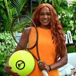 Rebeca Andrade arrasa em look tangerina de marca brasileira para o Rio Open