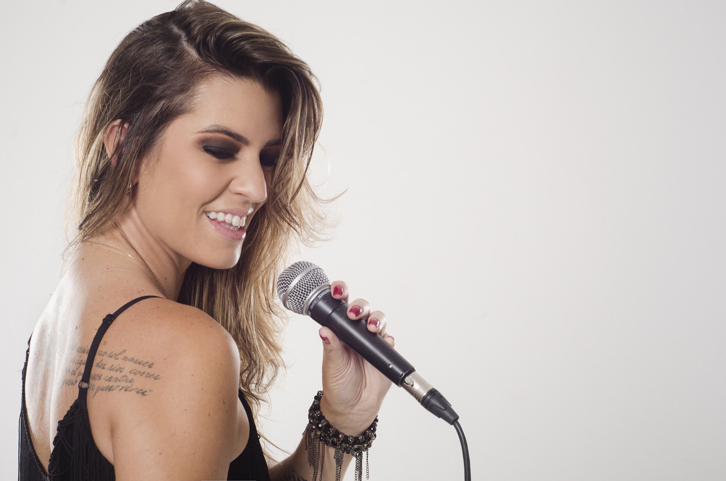 No momento, você está visualizando Cejane Verdejo traz o melhor do rock e do pop para o Lowbrow