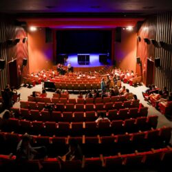 Caiado entrega modernização do Cine Teatro São Joaquim