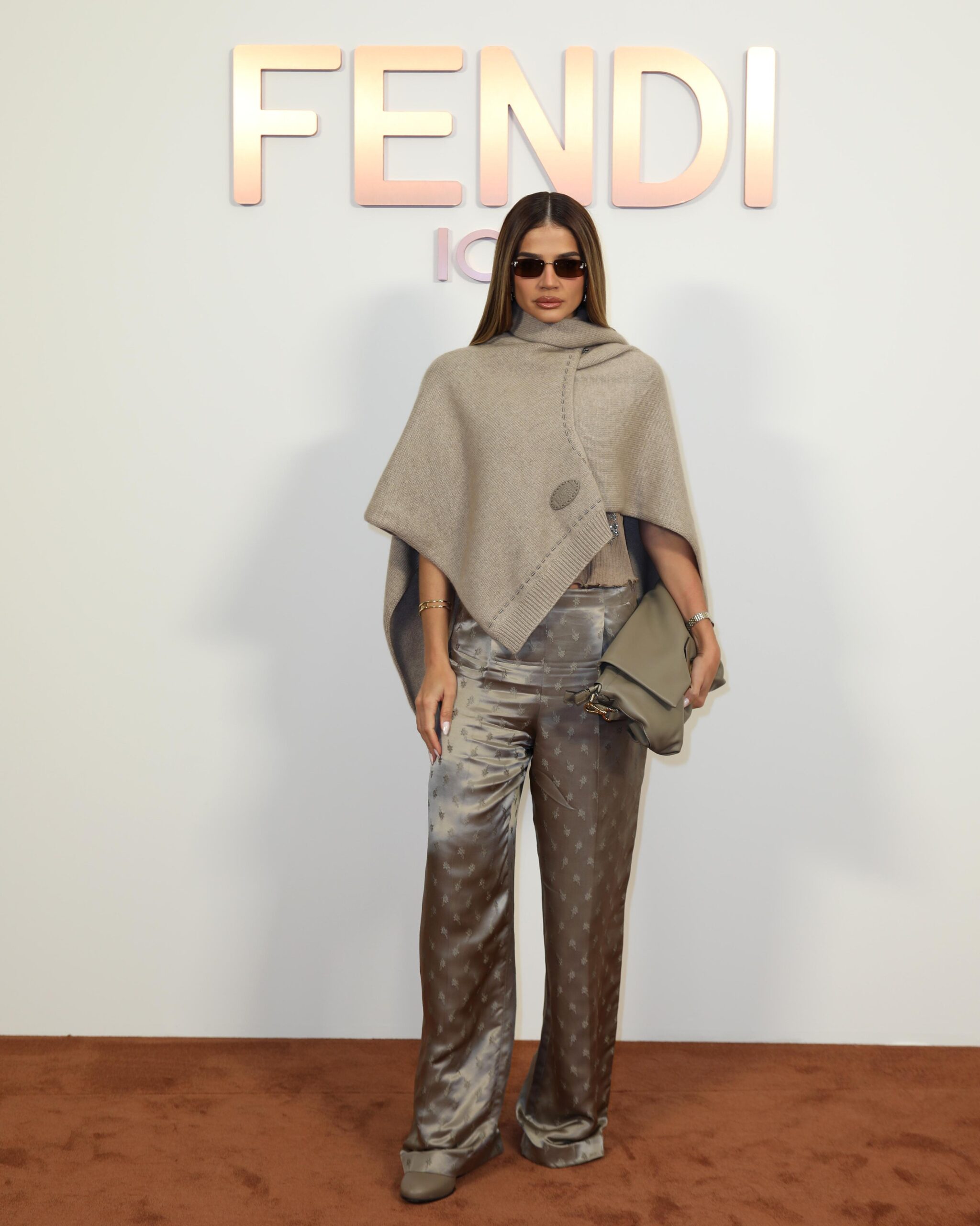 No momento, você está visualizando Thássia Naves marca presença no desfile da FENDI em Milão