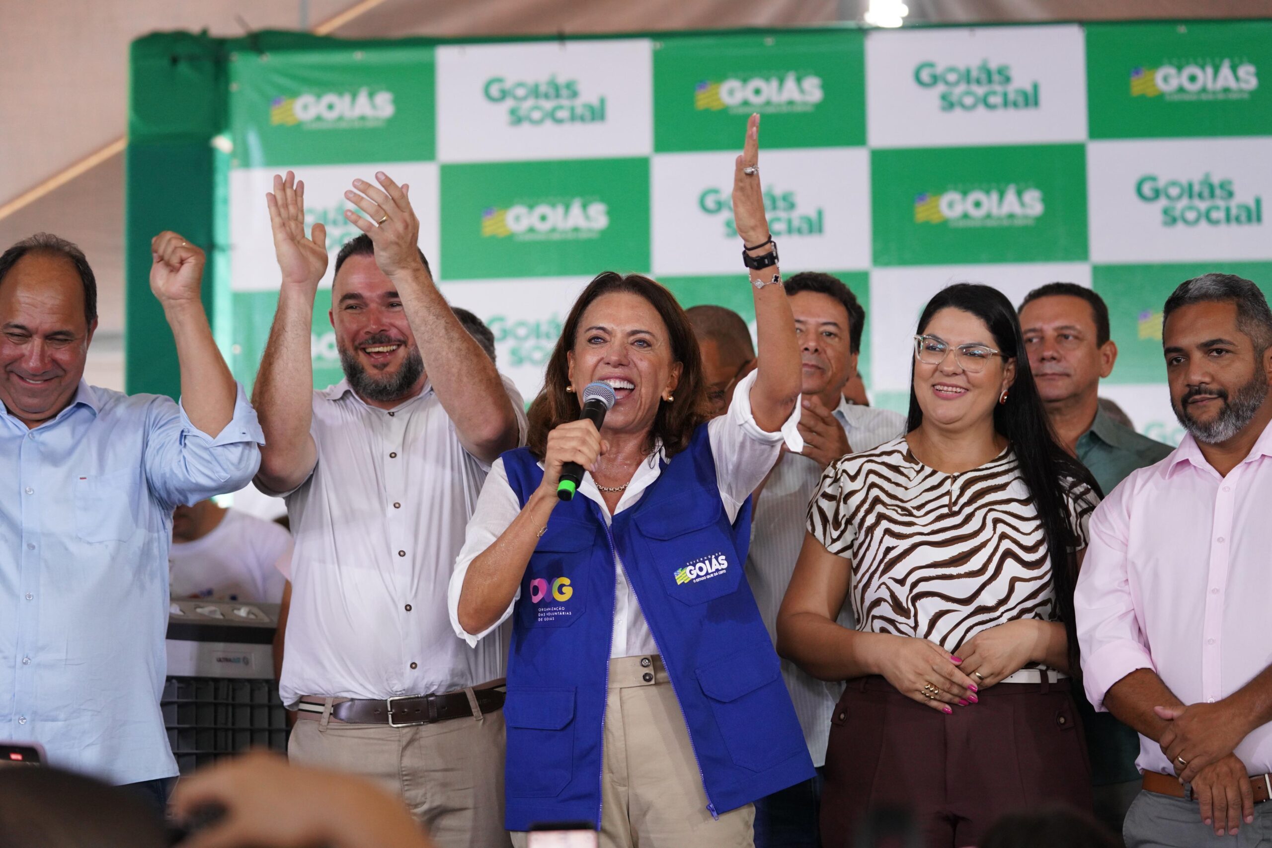 No momento, você está visualizando Gracinha Caiado leva Goiás Social a Niquelândia e recebe título de cidadã