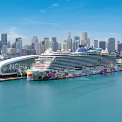 NCL batiza Norwegian Aqua e anuncia expansão em ilha privada