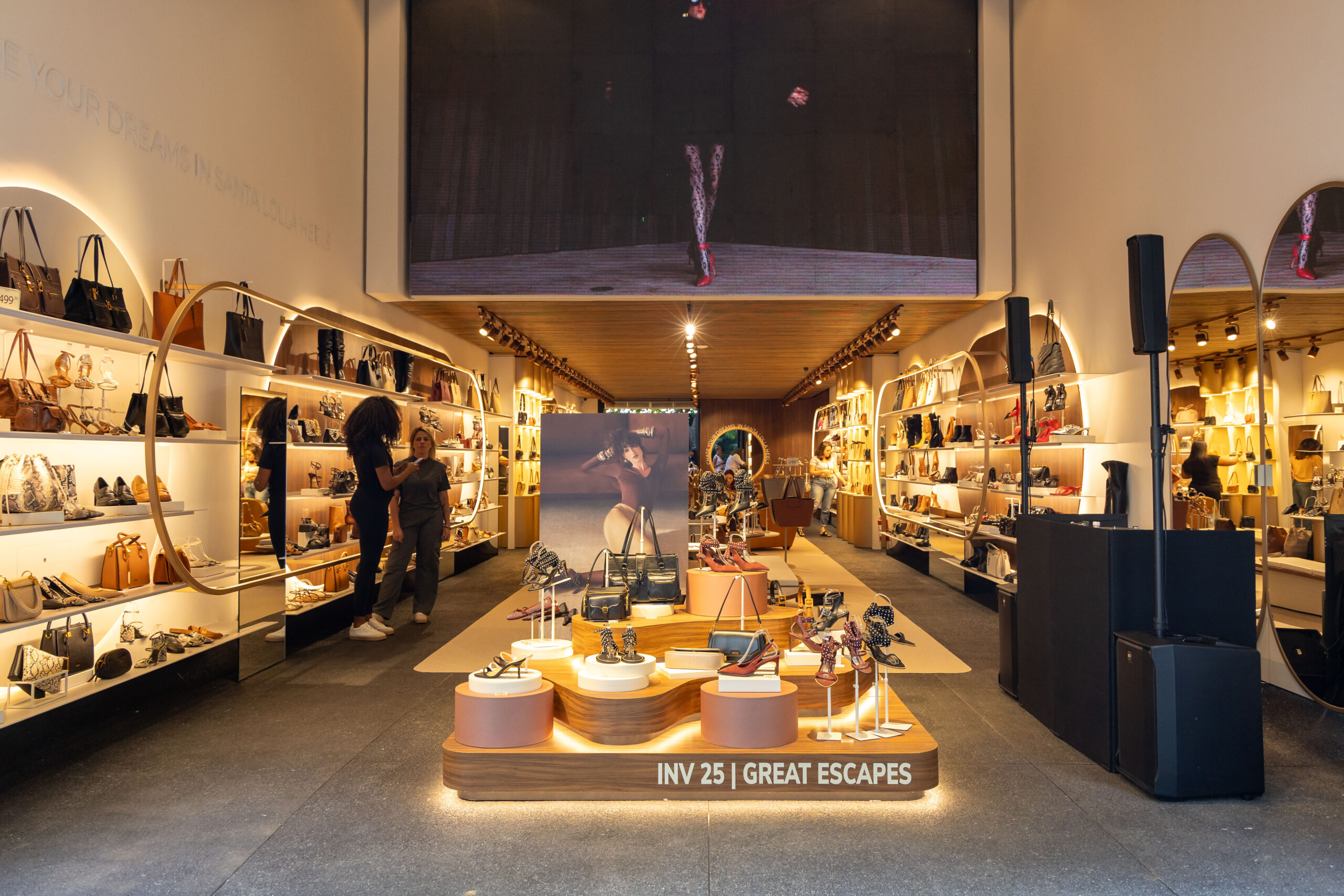 No momento, você está visualizando Santa Lolla reinaugura concept store na Oscar Freire