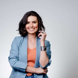 Nathalia Arcuri estreia Vitrine do Conhecimento 2025