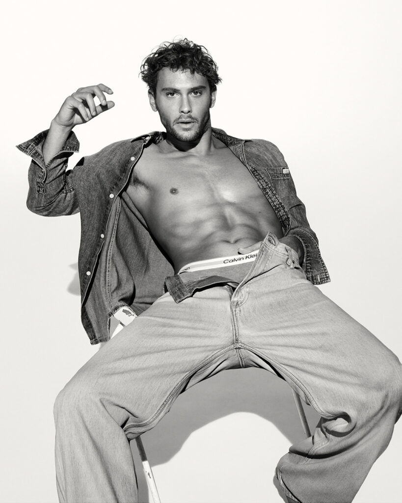 Calvin Klein eleva a temperatura com Cooper Koch