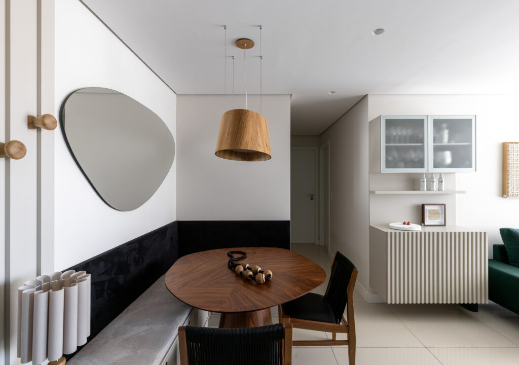 Mais luz e espaço: Como os espelhos renovam a casa