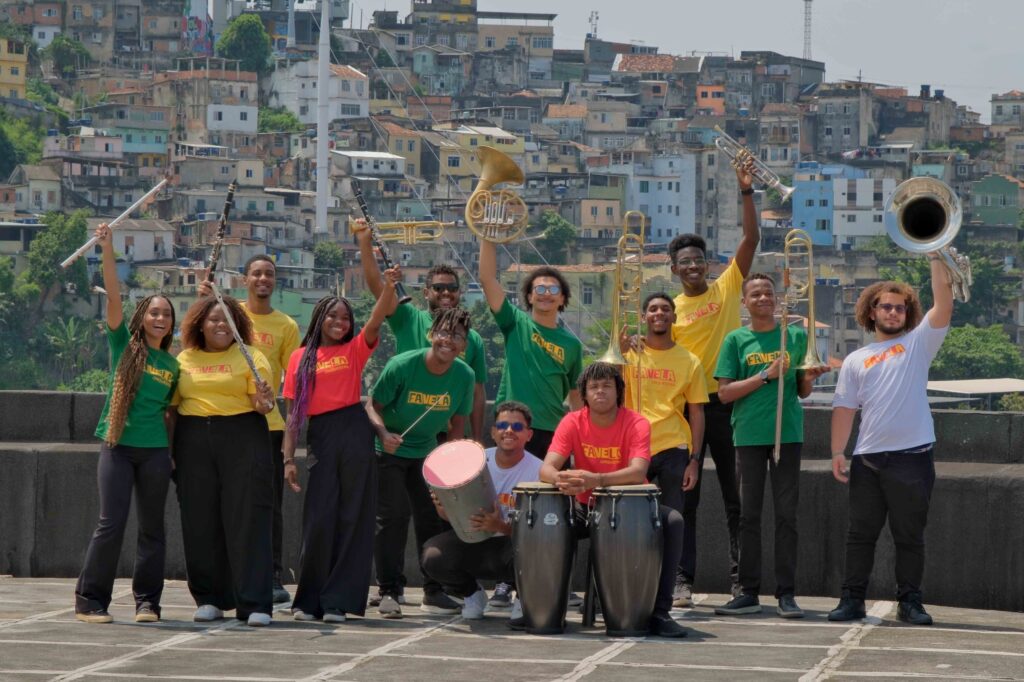 Favela Orquestra celebra o Dia do Pagode em concerto gratuito