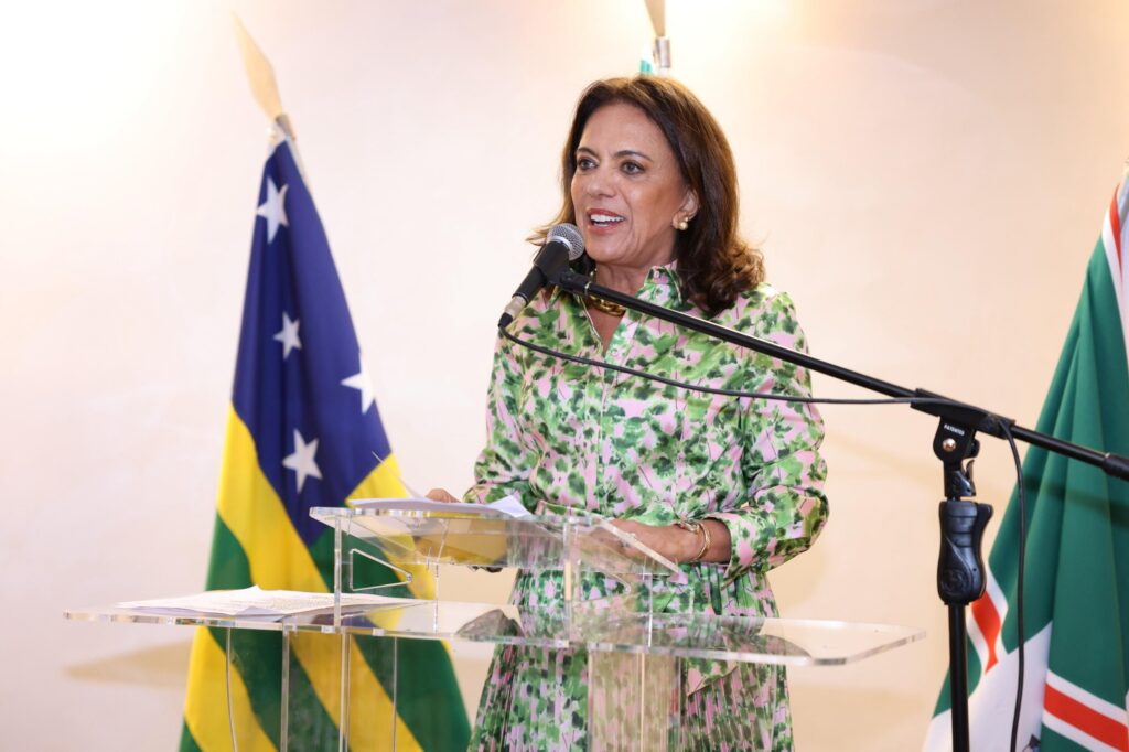 Caiado apresenta obra de Siron Franco para os 300 anos de Goiás