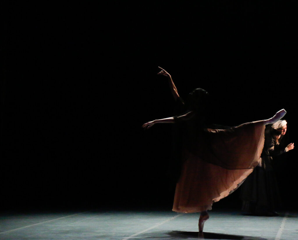 Teatro Escola Basileu França encena clássico “Romeu e Julieta”