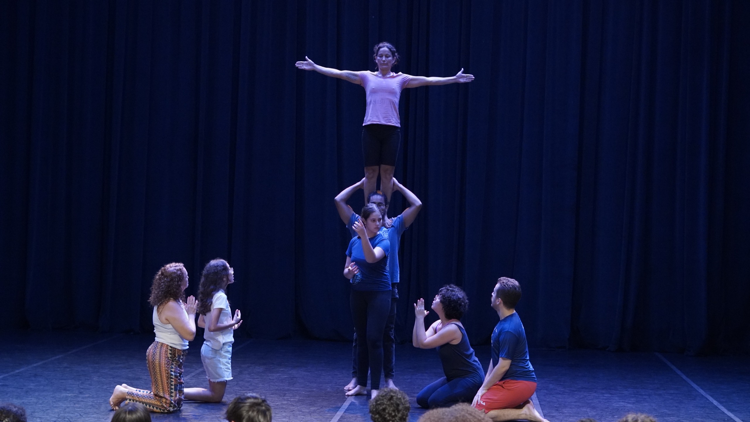 No momento, você está visualizando Basileu França: dois dias de teatro grátis e apresentações
