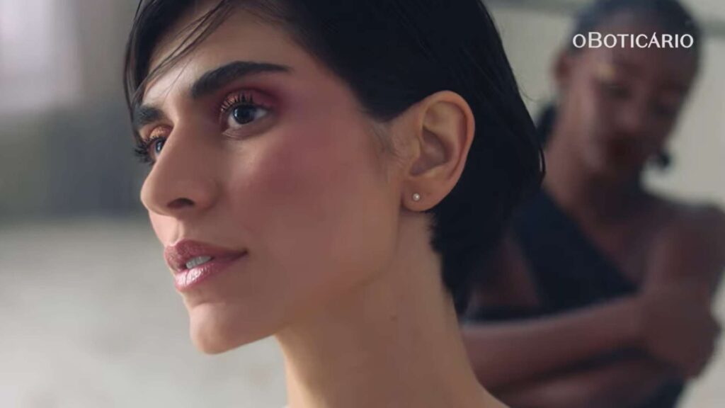 Make B. une moda e maquiagem no relançamento Urban Ballet
