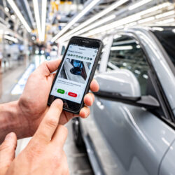 BMW adota IA para melhorar qualidade na planta de Regensburg