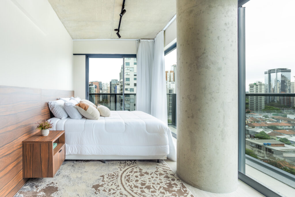 A sofisticação da madeira pau ferro no décor contemporâneo 