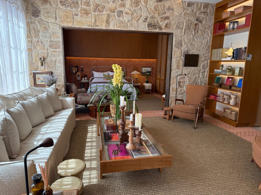 Cabana Essence traz natural e artesanal na CASACOR 2025