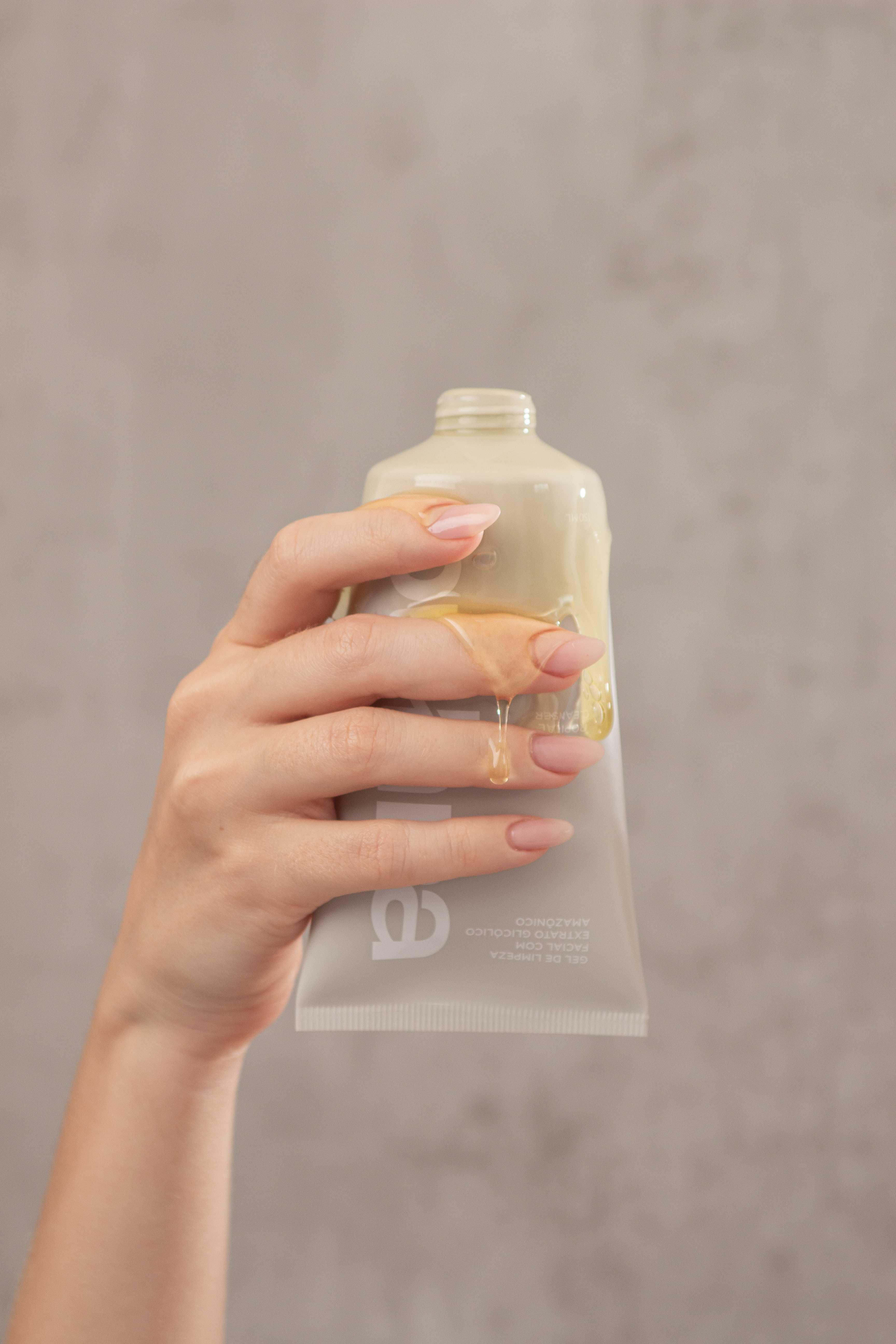 Puhra estreia no mercado de beleza com skinimalismo e qualidade