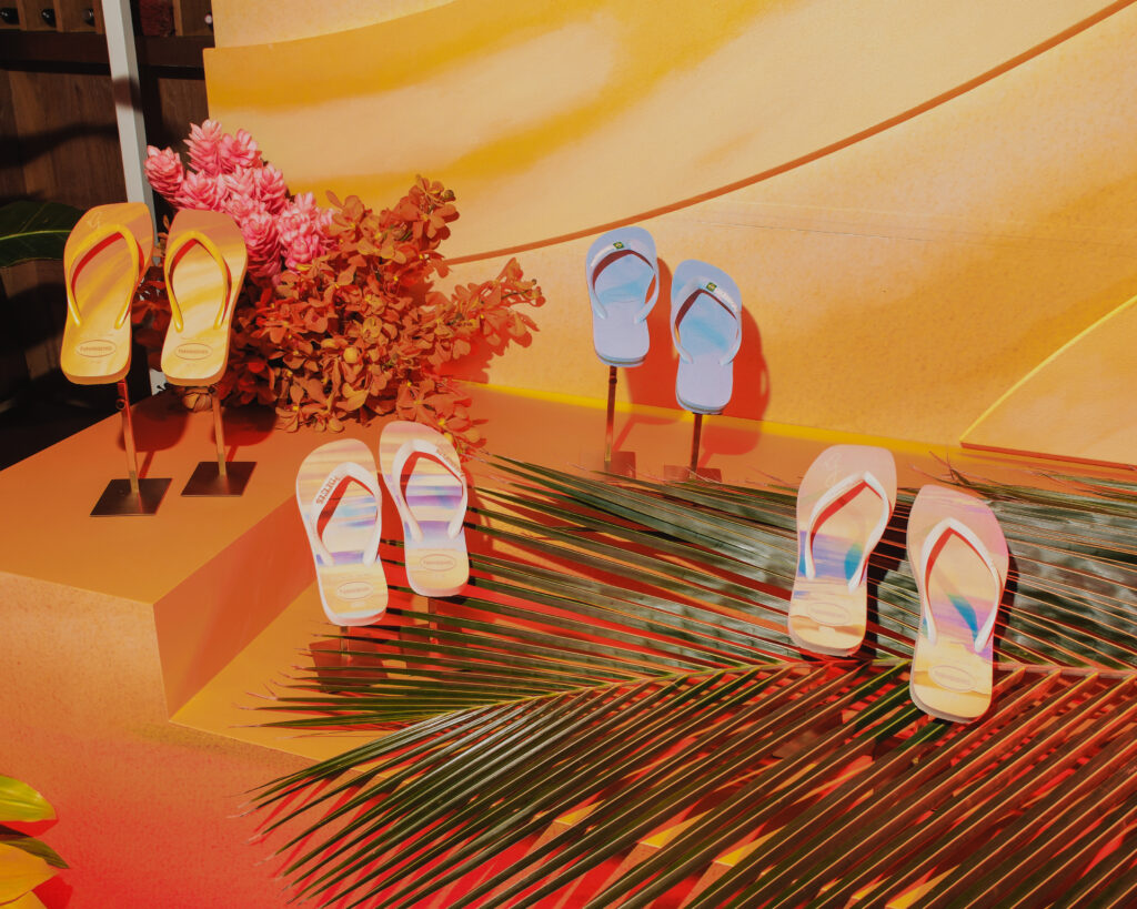 Gigi Hadid celebra icônica collab com Havaianas em Nova York