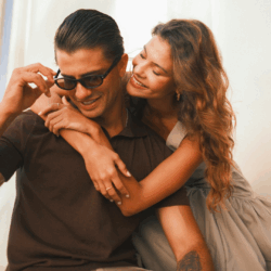 Litt celebra o amor leve e diário no Dia dos Namorados