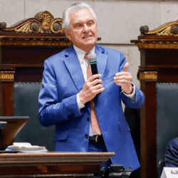 Caiado reforça responsabilidade fiscal em evento no RJ