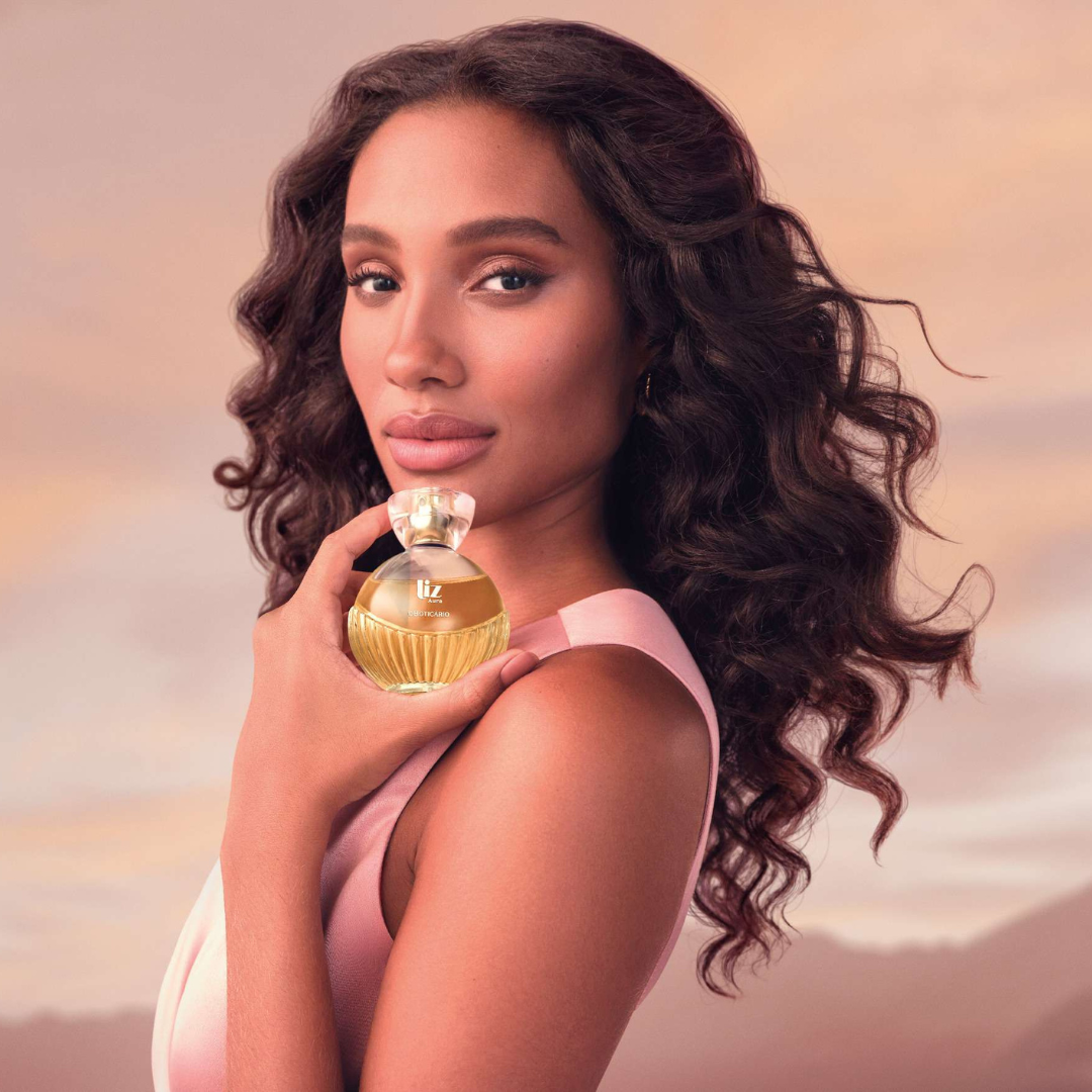 No momento, você está visualizando Novo Liz entrega fragrância elegante com íris e baunilha