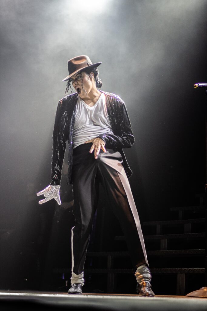 Rodrigo Teaser apresenta tributo a Michael Jackson em Goiânia