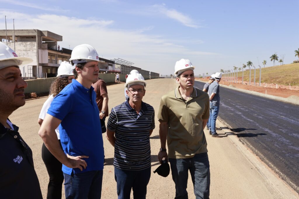 Daniel Vilela vistoria obras do Autódromo de Goiânia