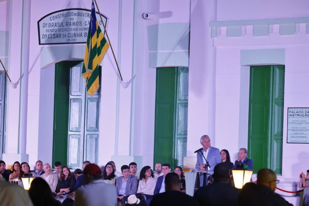 Caiado entrega restauração do Palácio da Instrução