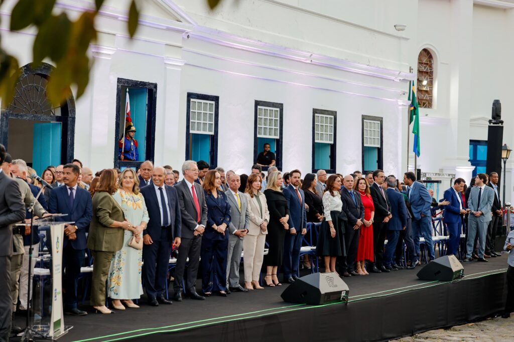 Caiado instala sede simbólica dos três poderes na cidade de Goiás