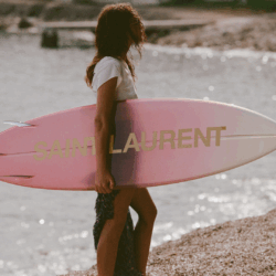 Shades of Summer explora o verão cru da Saint Laurent