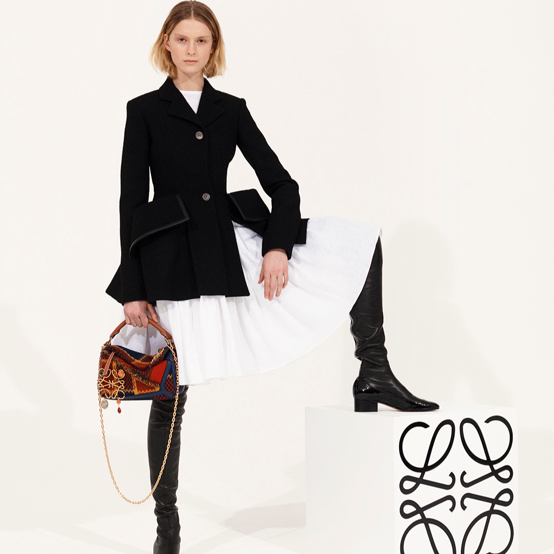 No momento, você está visualizando LOEWE lança coleção Puzzle 10 celebrando 10 anos da bolsa