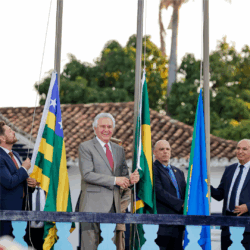 Caiado instala sede simbólica dos três poderes na cidade de Goiás