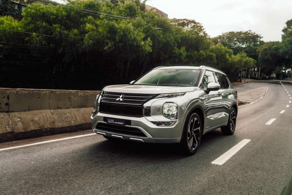 Nikko Mitsubishi lança SUV híbrido de luxo Outlander PHEV